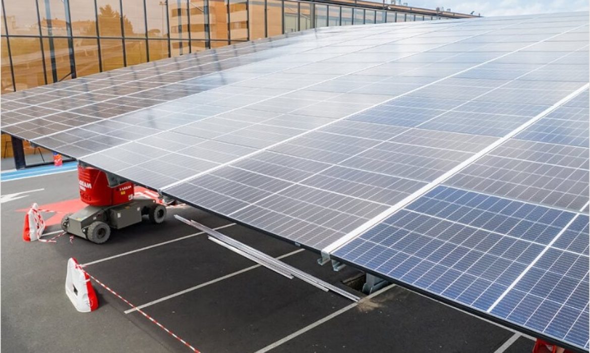 Panneaux solaires sur parking : ce que dit la loi