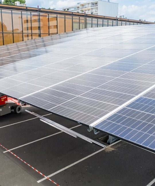 Panneaux solaires sur parking : ce que dit la loi